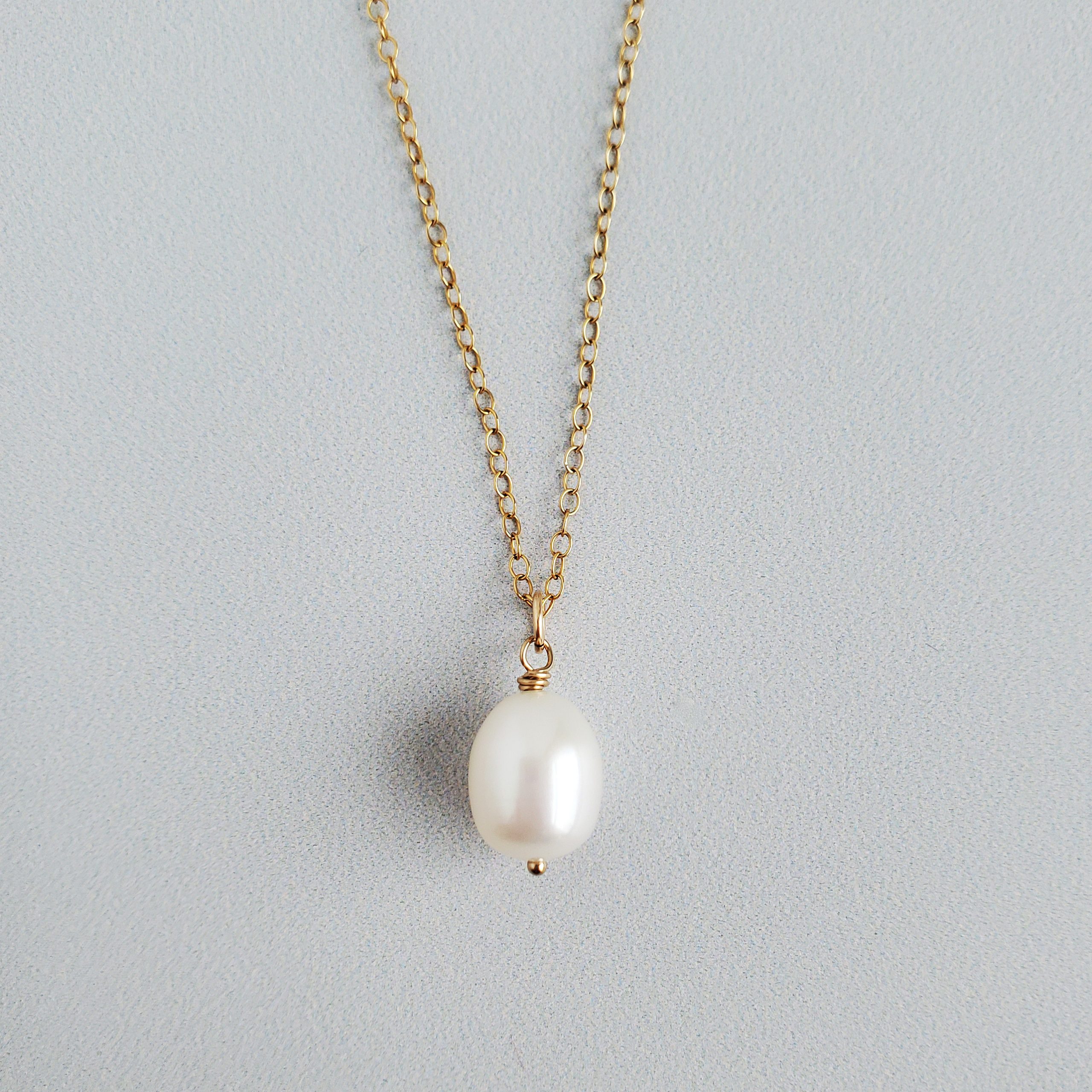 Gold Necklace, Freshwater Pearl Necklace, Chunky Chain Necklace, White Pearl  Necklace, Baroque Pearl, Pearl Charm Necklace, Bridesmaid Gift - Etsy