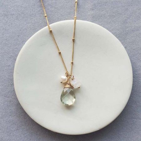 Green amethyst cluster necklace in gold