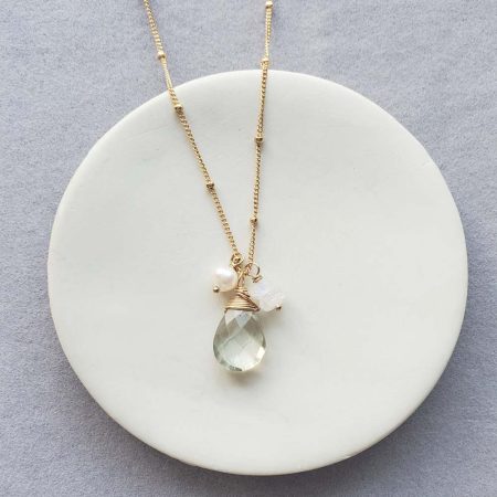 Green amethyst cluster necklace in gold